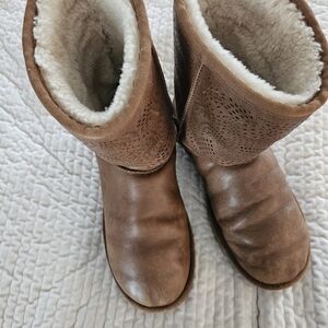 UGG Brown Classic Leather Boots with Sheepskin Lining